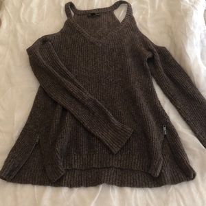 AMERICAN EAGLE COLD SHOULDER SWEATER